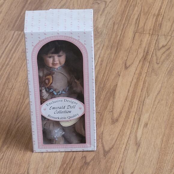 Vintage Native American Doll Emerald Doll Collection Exclusive Design New - Picture 12 of 13